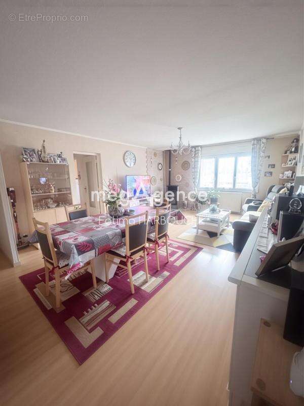 Appartement à LE CHAMBON-FEUGEROLLES