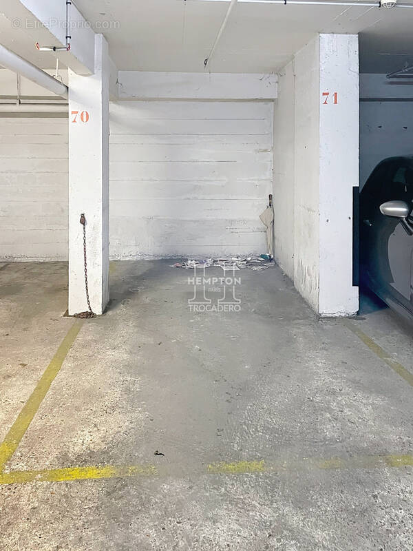 Parking à PARIS-16E