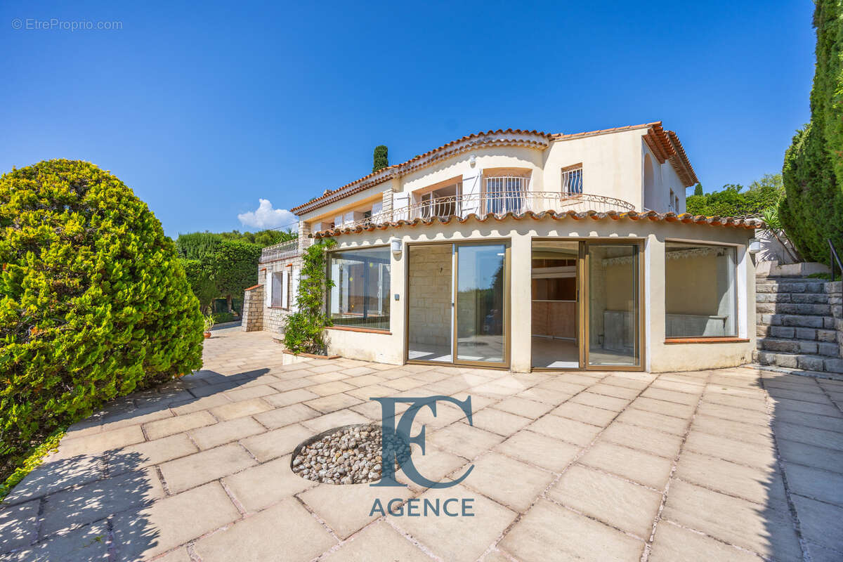 Sanary-Sur-Mer, Villa vue Mer 5 chambres, - photo 8