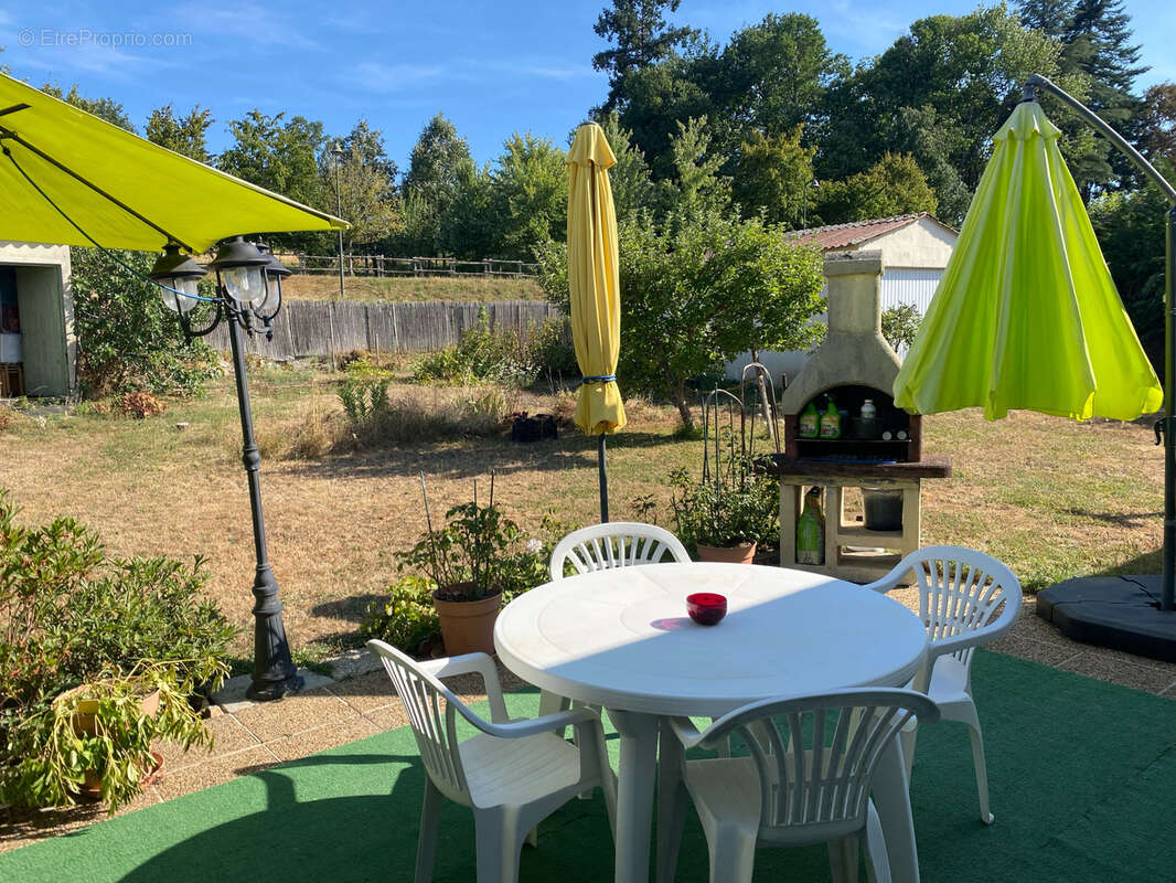 Plain-pied sur 845m2 avec garage a 2 pas du lac ! - photo 5