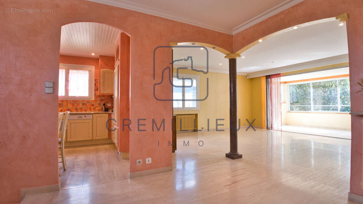 Maison à GUILHERAND-GRANGES