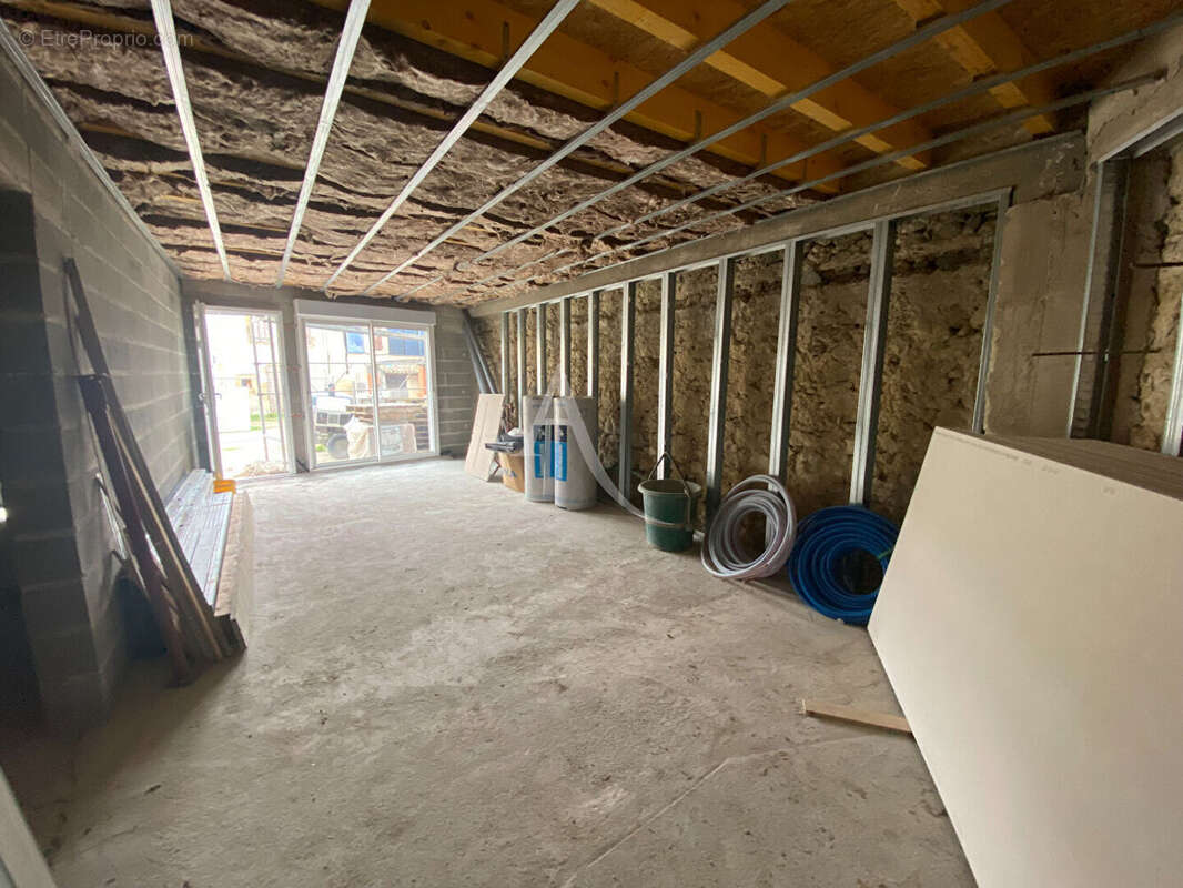 Maison à VILLENEUVE-LA-COMPTAL