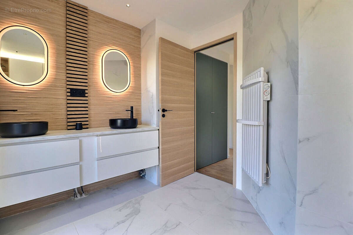 A VENDRE Superbe appartement en front de mer à SAINT RAPHAEL - photo 3