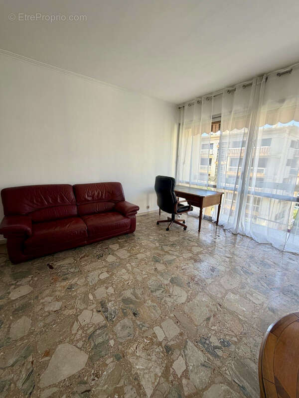 Nice Ouest   Lanterne  Grand 3 pièces de 82 m2 transformable en 4 pièces avec box de 30 m2 - photo 2