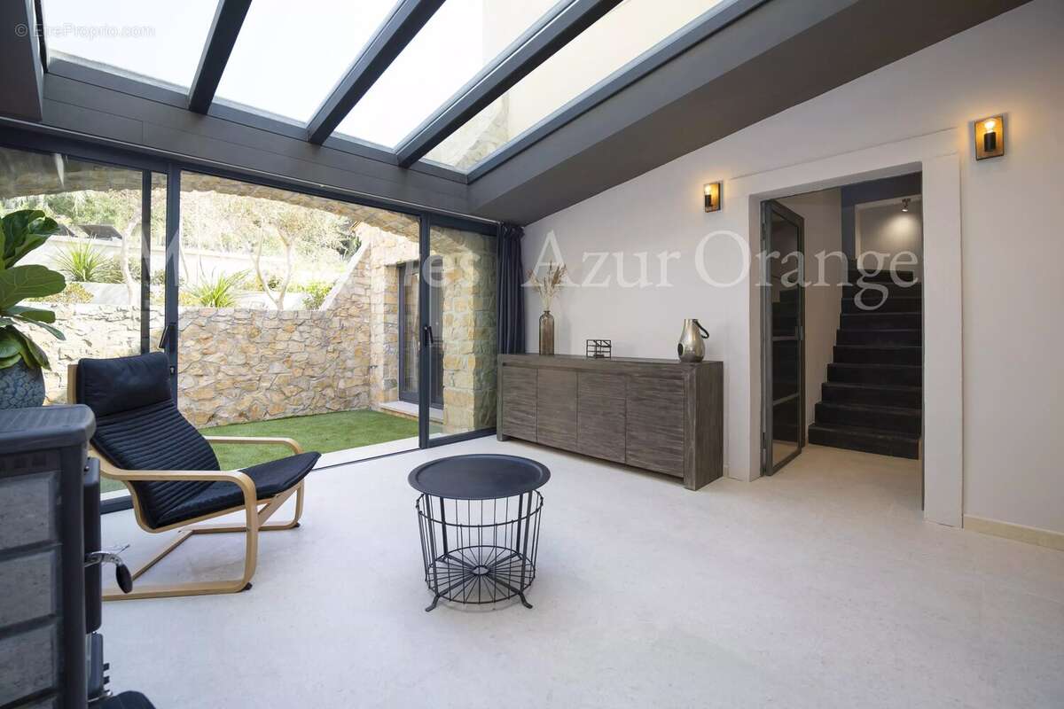 Grimaud - Villa d'exception avec piscine au pied du village de grimaud - photo 3