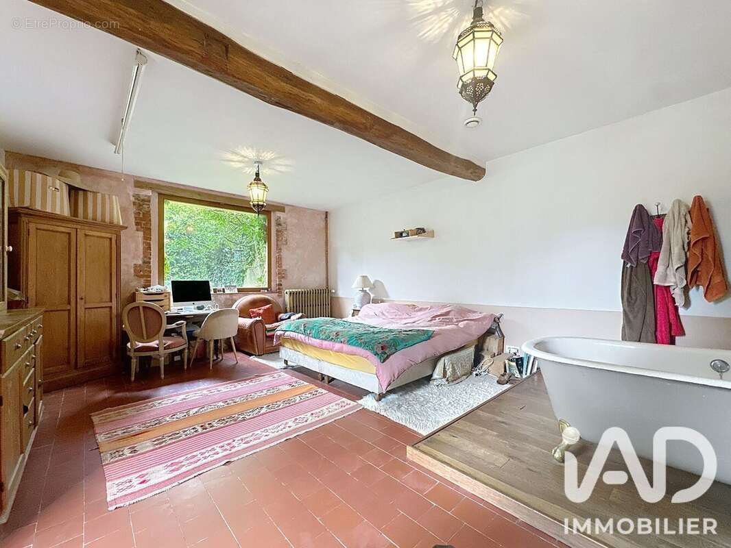 Maison 189 m² à Saint-Ange-Et-Torcay  - photo 8