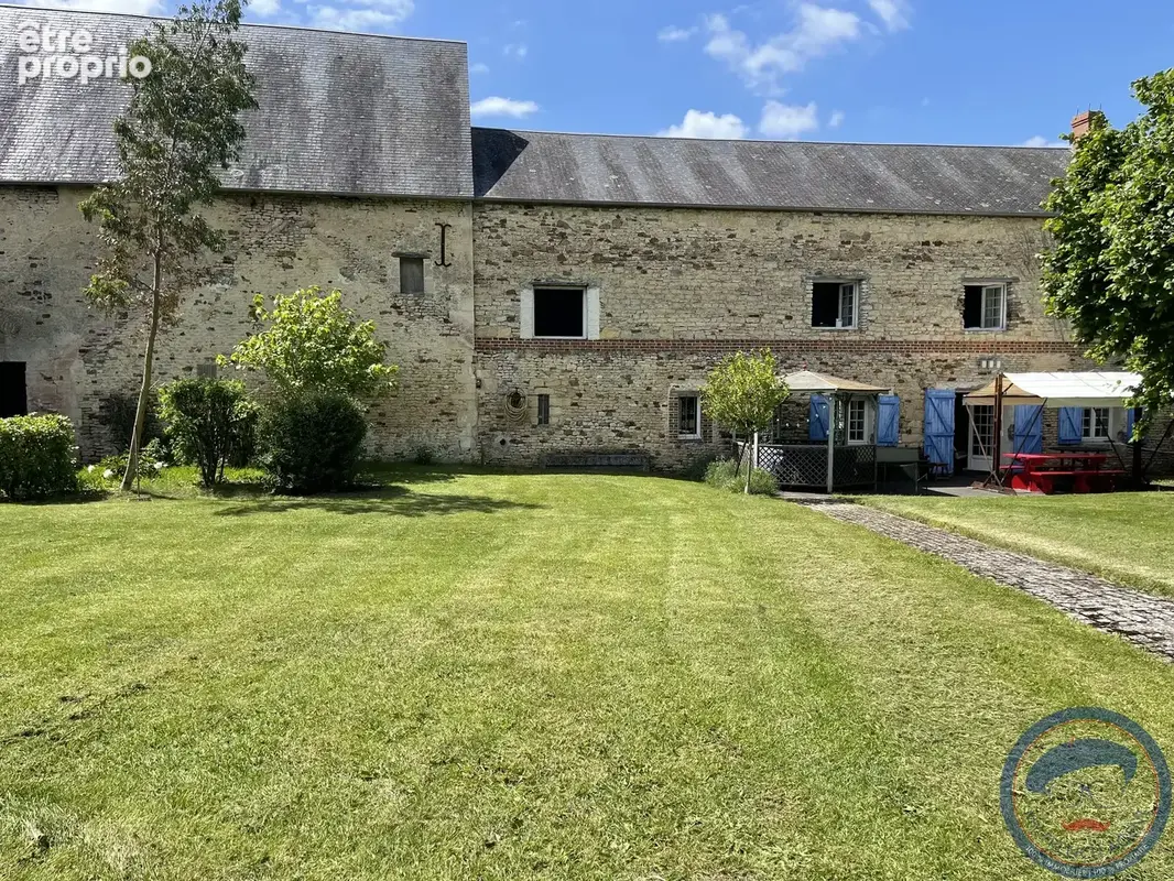Maison en pierre de 189 M2, un Hangar de 600 m2 ,piscine, sauna au prix de 388 500 FAI. - photo 10