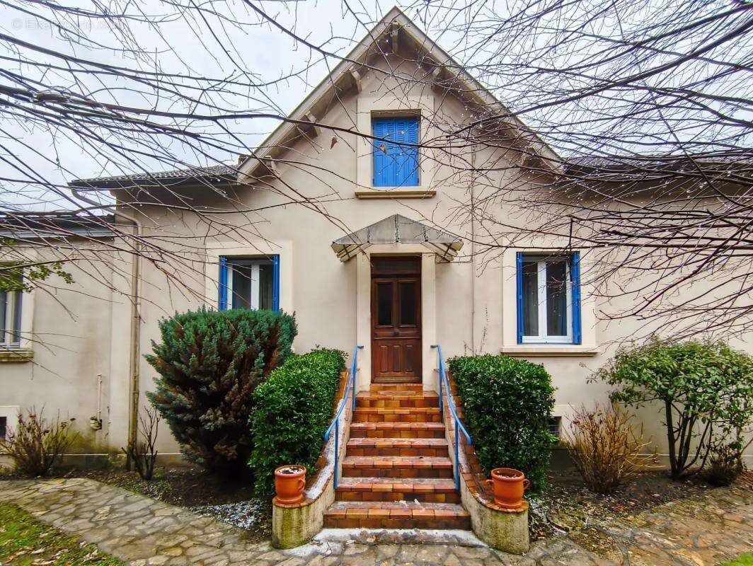 Maison à DECAZEVILLE