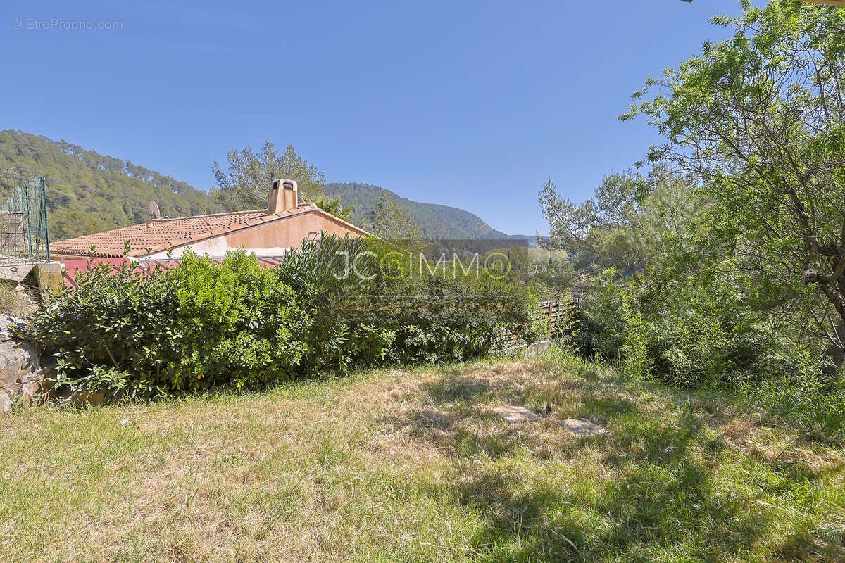 Maison à SOLLIES-TOUCAS