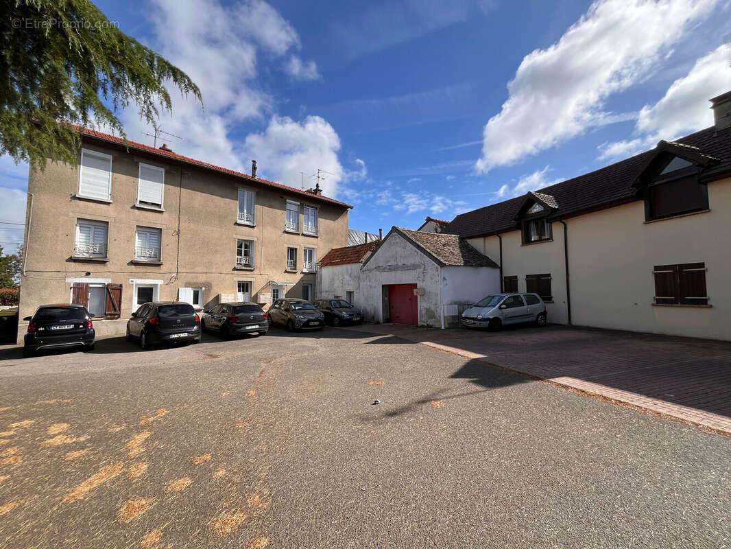 Appartement à LES CLAYES-SOUS-BOIS