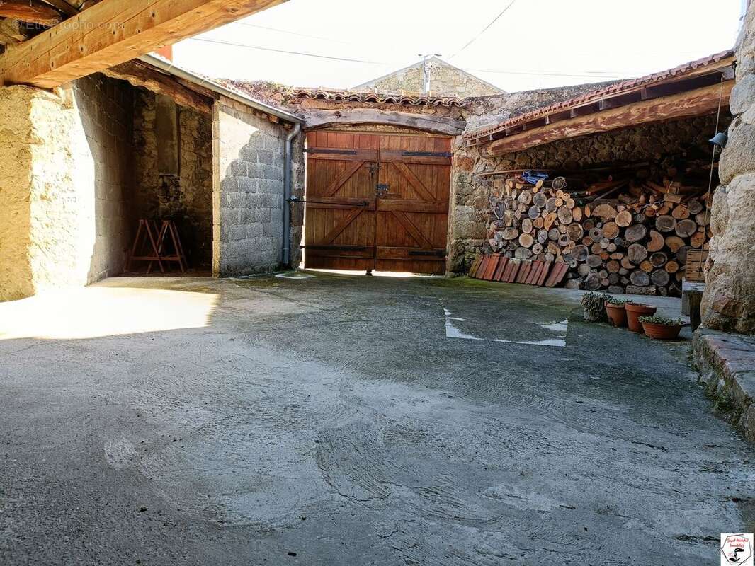 Maison à COLOMBIER-LE-VIEUX