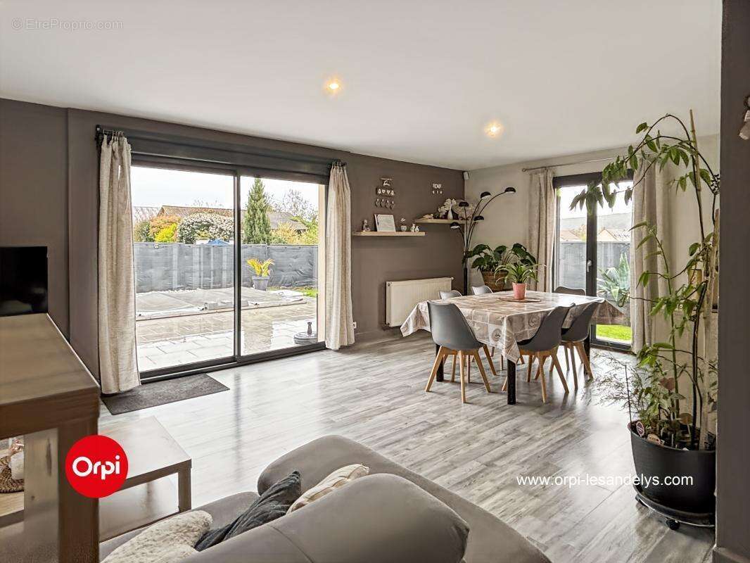 Maison à COURCELLES-SUR-SEINE