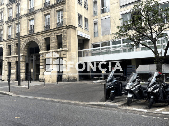 Parking à PARIS-10E