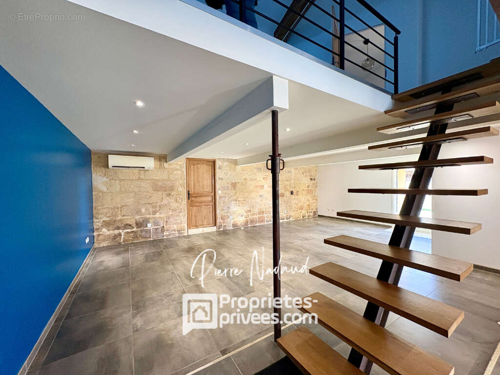 Maison à LES ARTIGUES-DE-LUSSAC