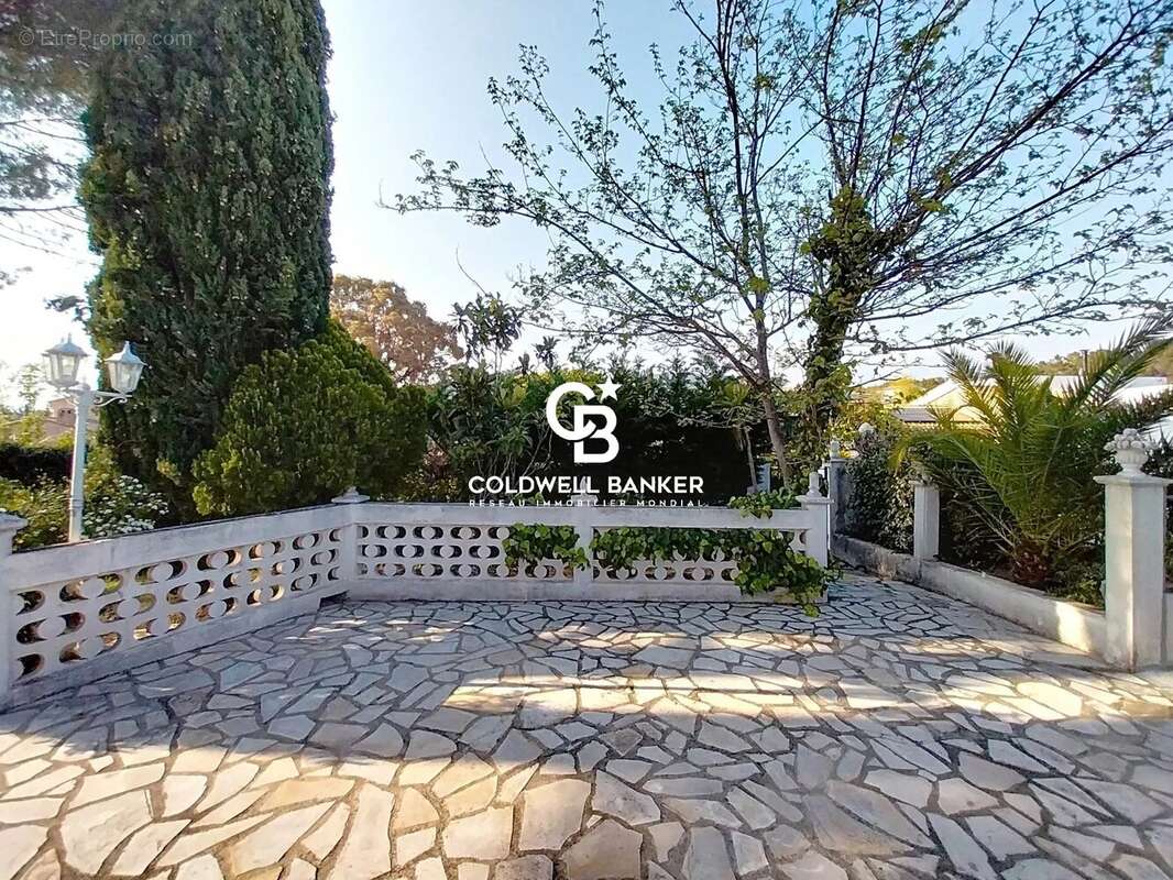 Maison à ROQUEBRUNE-SUR-ARGENS