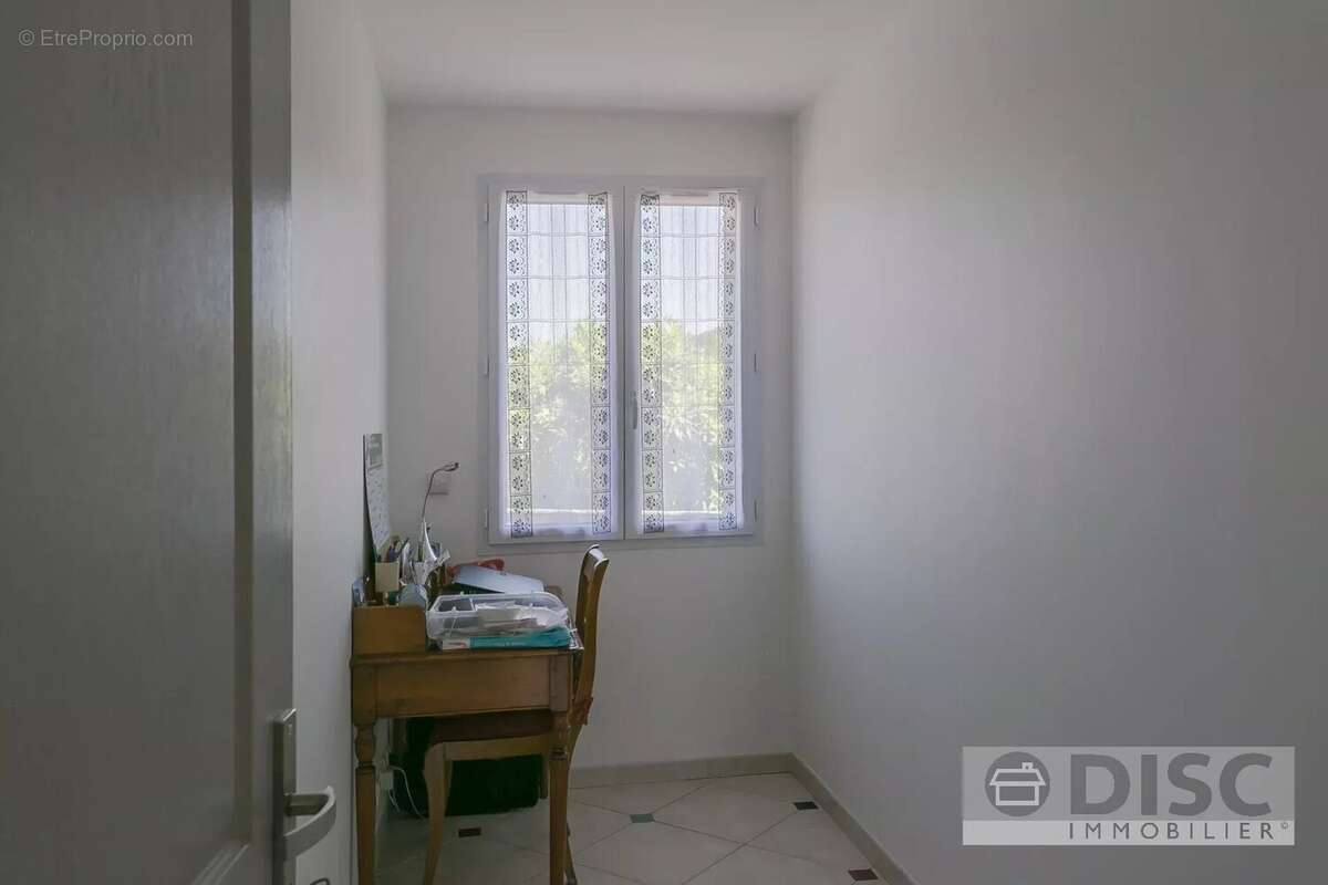 Belle maison de plain-pied avec jardin et garage sur hauteurs de Laguepie. - photo 9