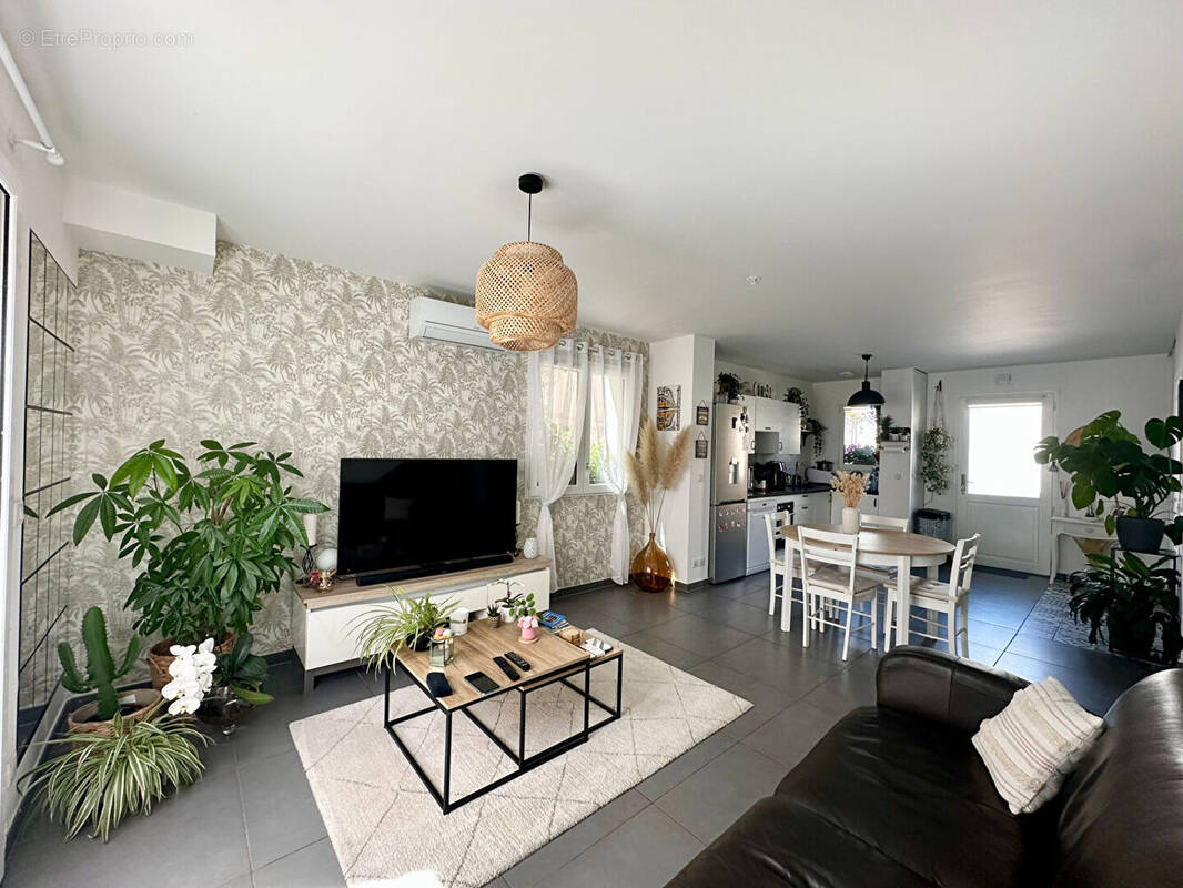 Appartement à LE REVEST-LES-EAUX