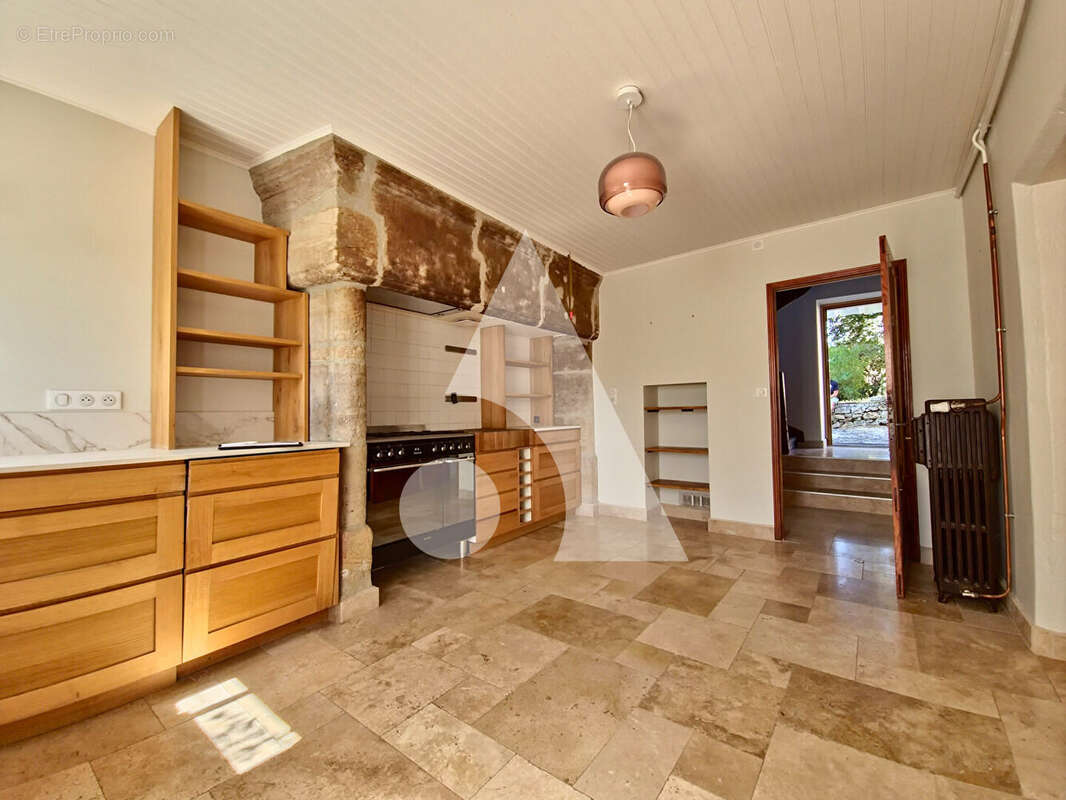 Maison Traditionnelle de caractère, 214m², 8 pièces, 5 chambres. - photo 3