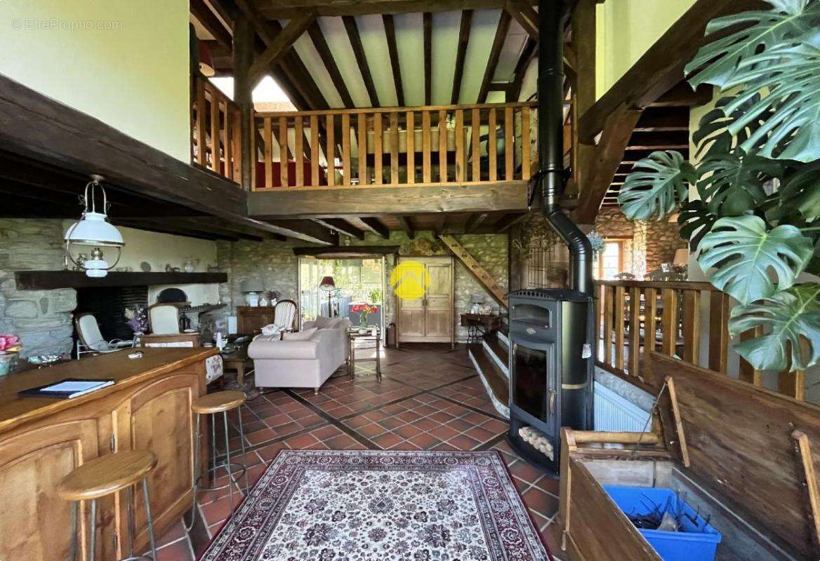 Maison à SAINT-REMY-SUR-DUROLLE