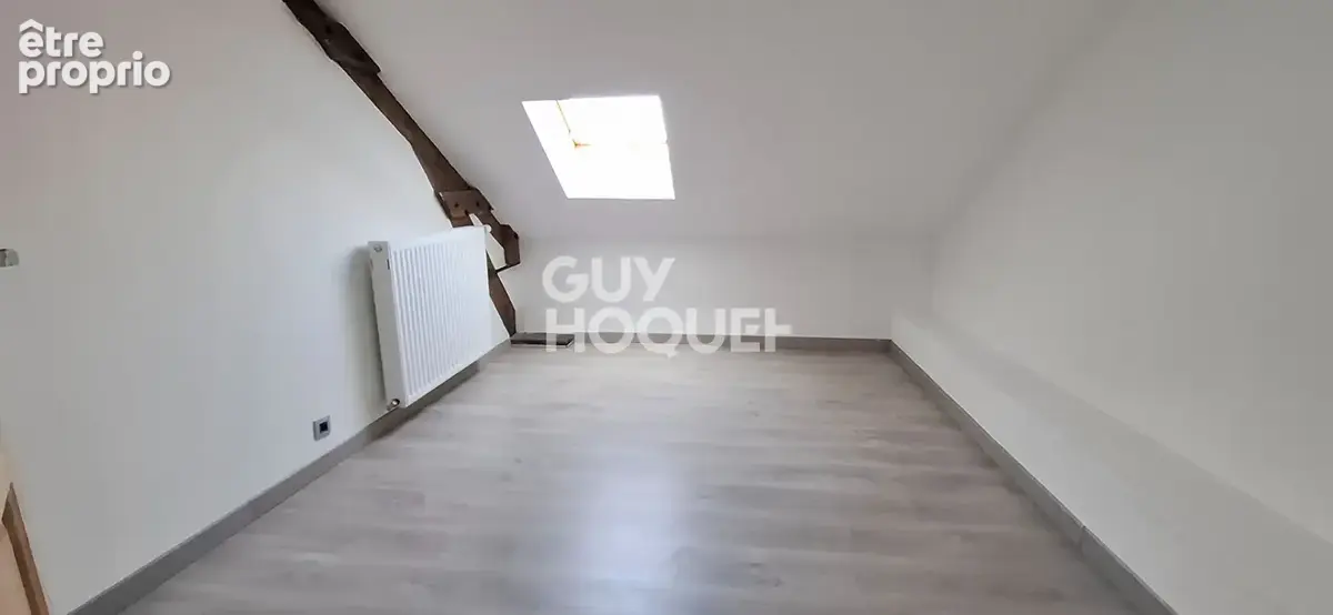 Maison mitoyenne de 192m² entièrement rénovée avec terrain de loisir au bord de l'eau - photo 8