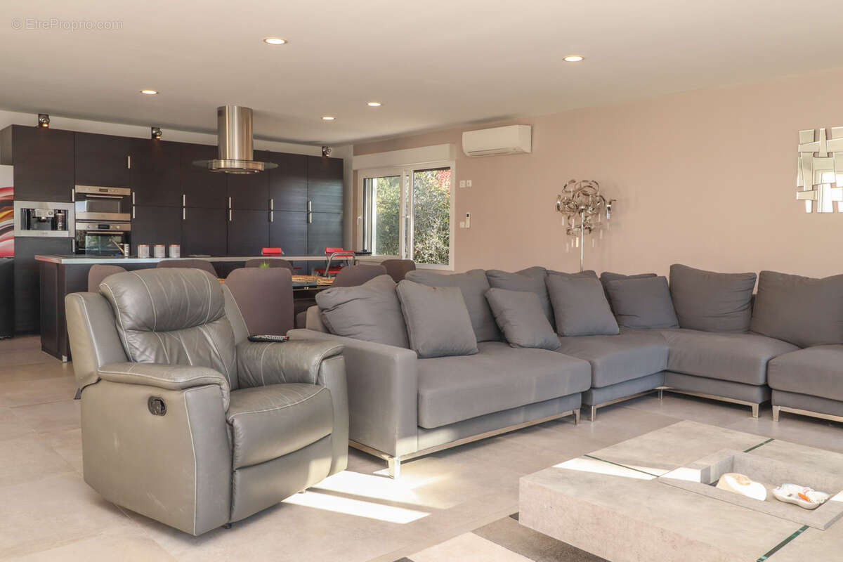 Maison à BAGNOLS-EN-FORET