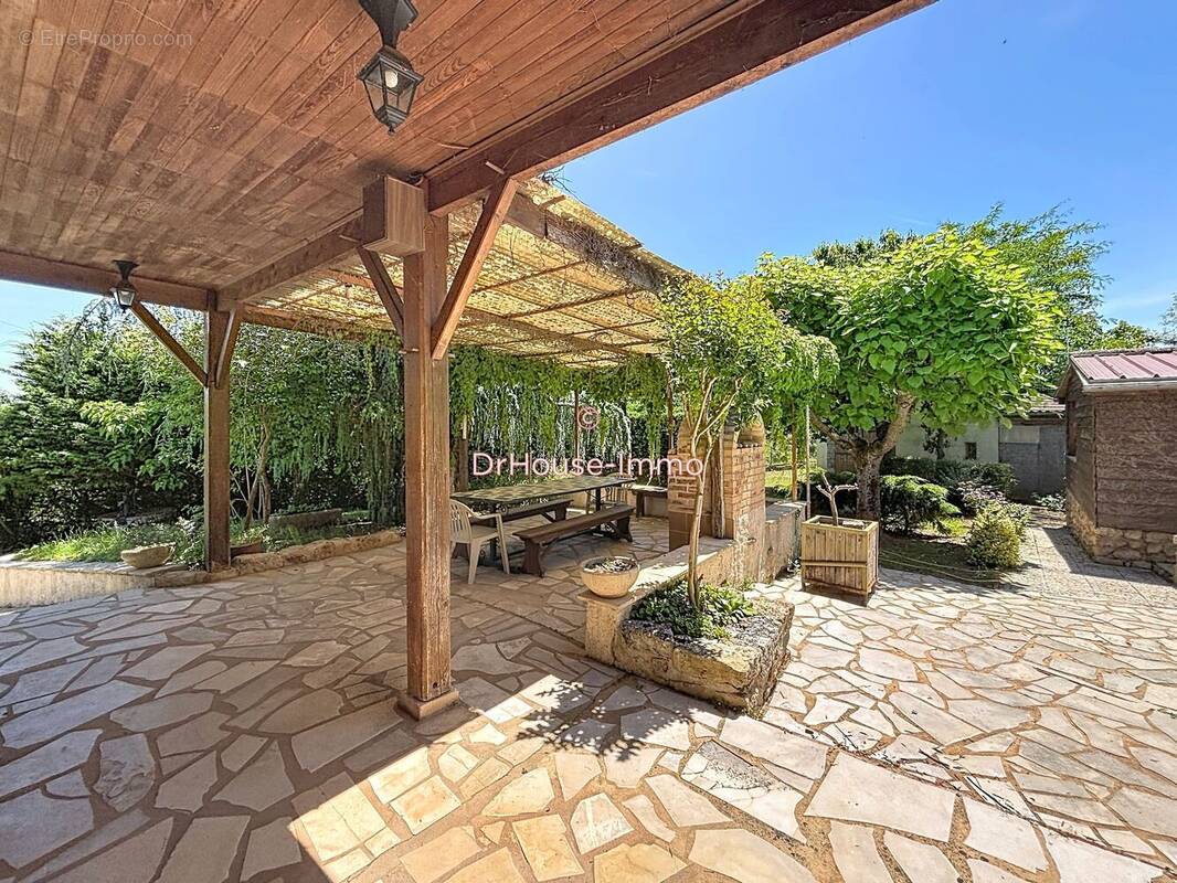 Maison à MONTAYRAL