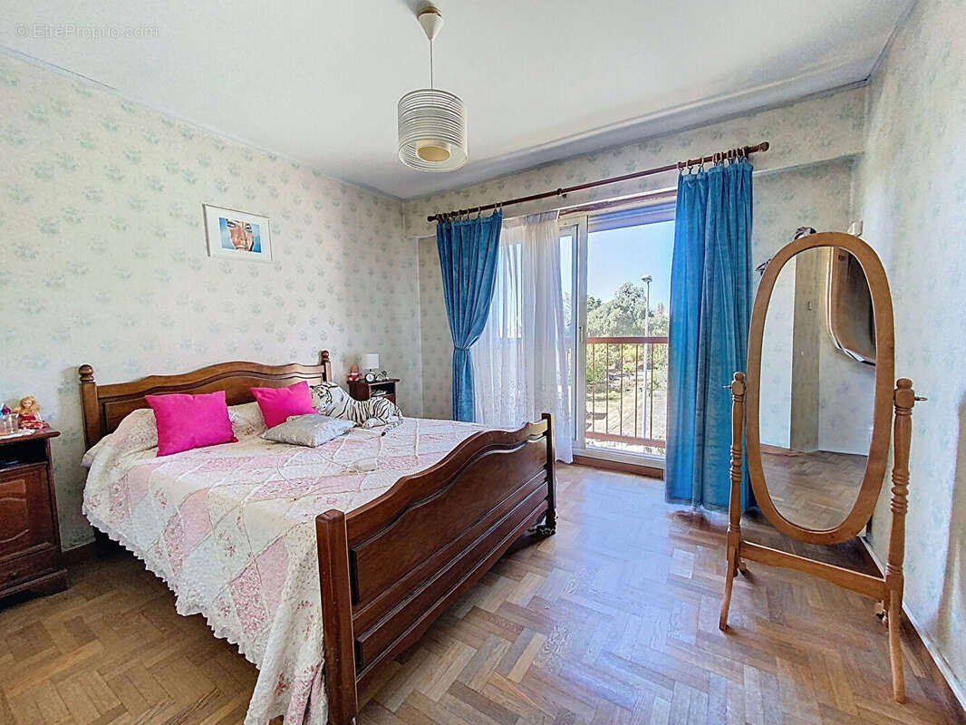 Appartement à SAINT-LAURENT-DU-VAR