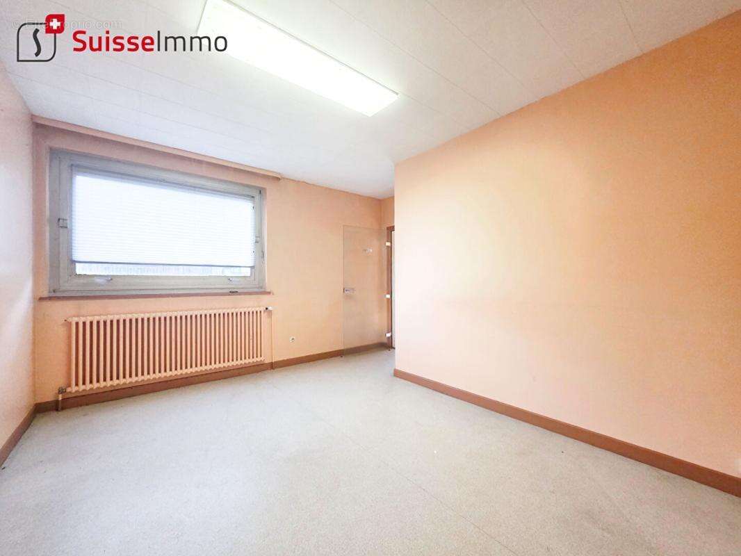 Commerce à PONT-DE-ROIDE