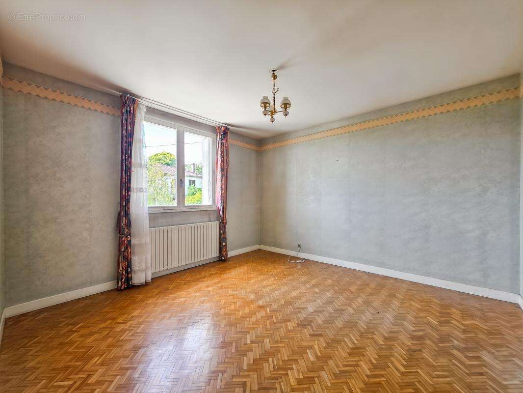 Maison 170 m² à Colayrac-Saint-Cirq  - photo 4