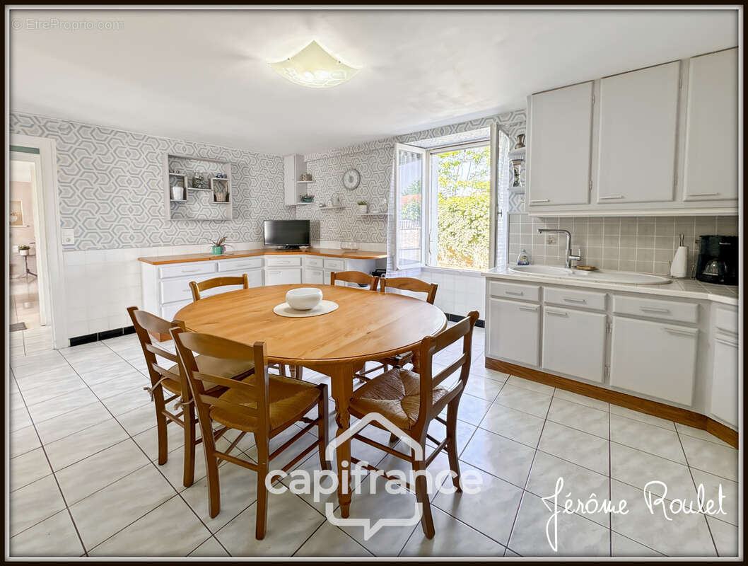 Maison en pierre à vendre Champigny-En-Rochereau (86), 6 pièces, 4 chambres, terrain 1 900 m² avec dépendances - photo 6
