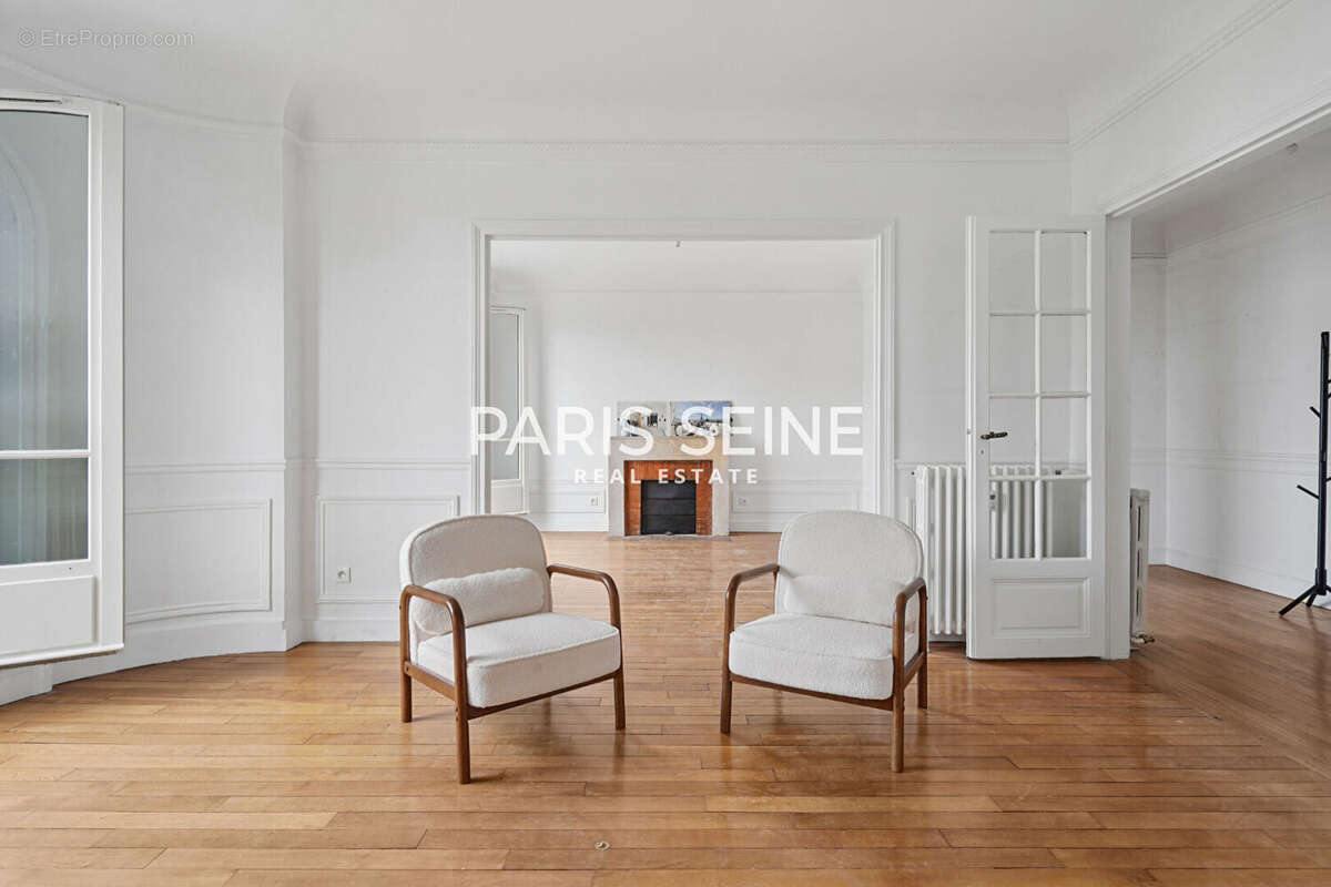 Appartement à PARIS-7E