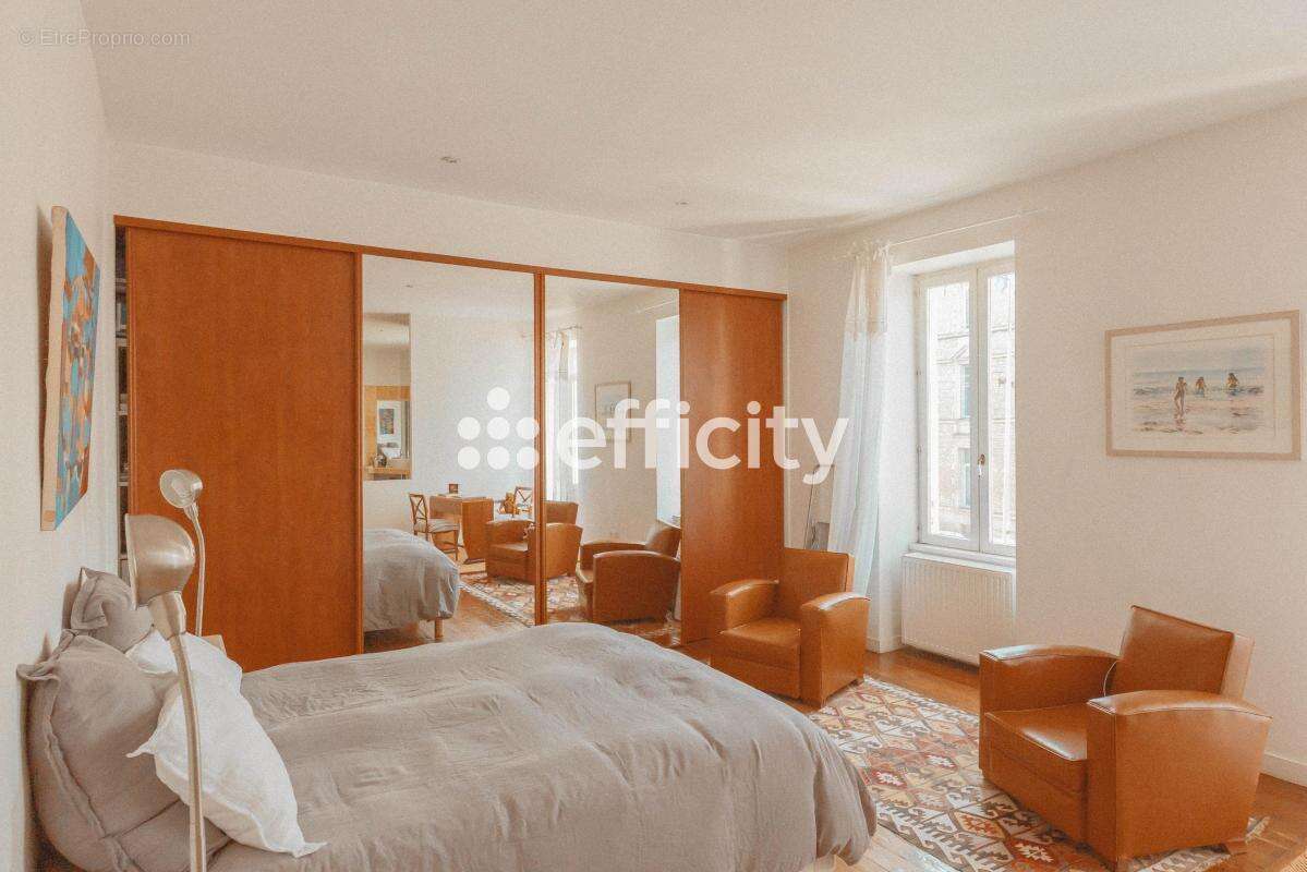 Maison 255 m² à Fontenay-Le-Comte  - photo 7
