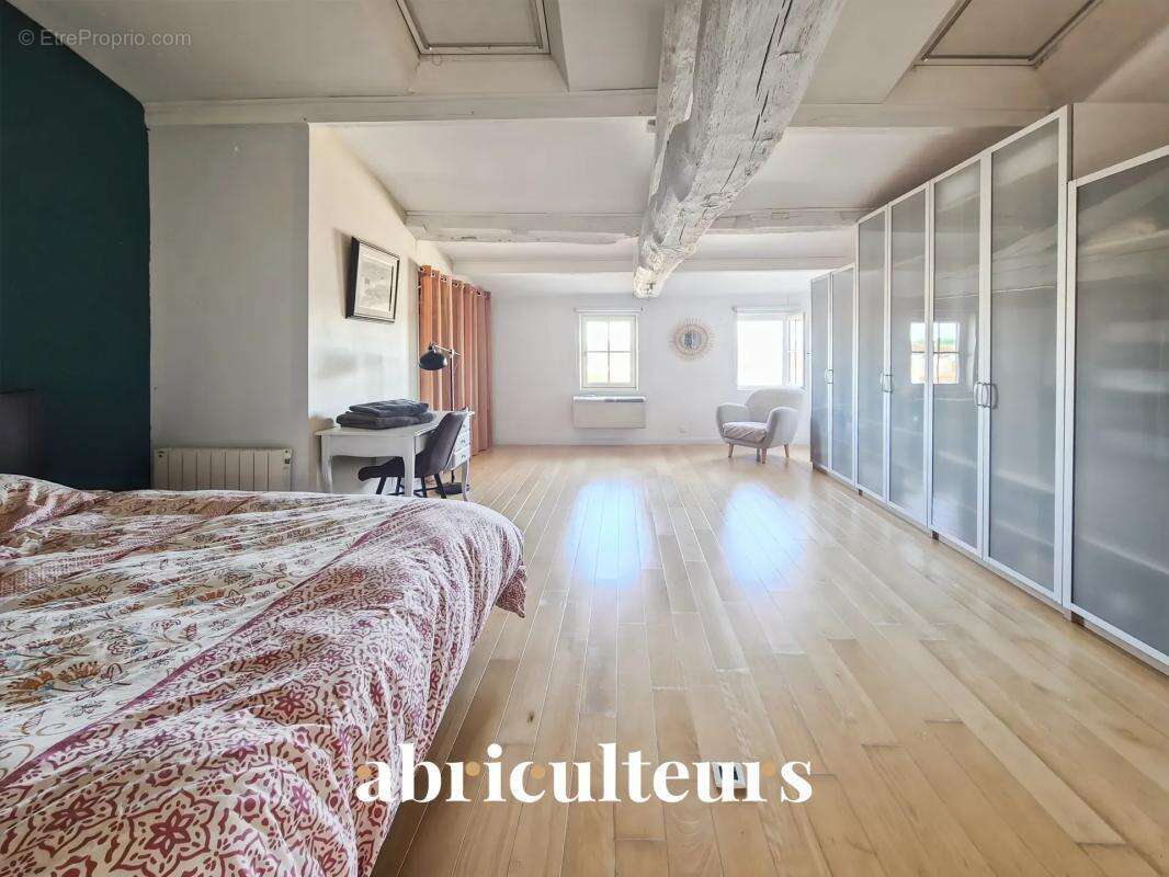 Duplex de caractère avec cheminée en vente à Saintes Centre (17100) - photo 7