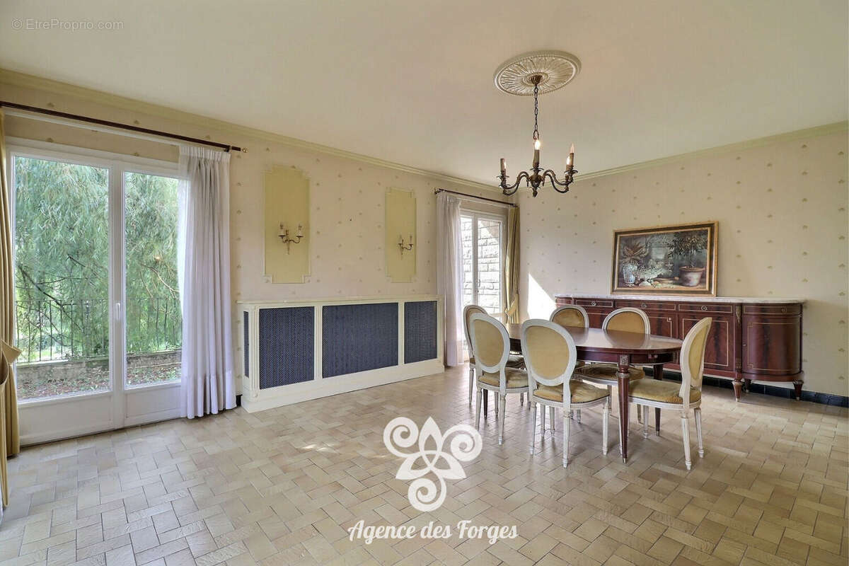 Maison à LE PUISET-DORE