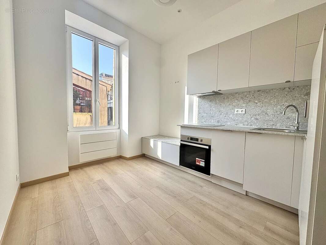 Appartement à SAINT-LAURENT-DU-VAR
