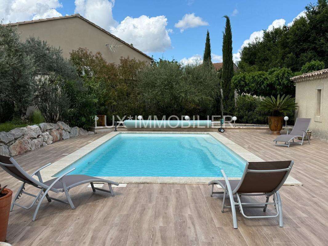 Noves - villa d'architecte, piscine pool-house, centre calme - photo 11