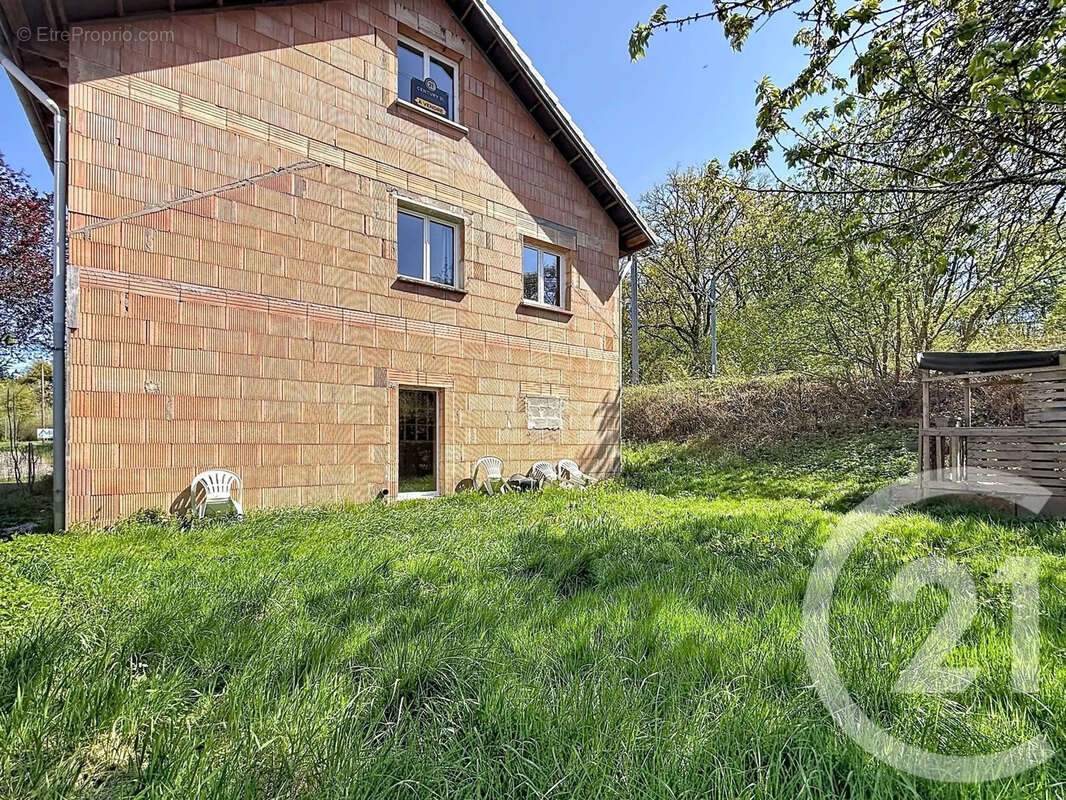 Maison 176 m² à Dinoze  - photo 2
