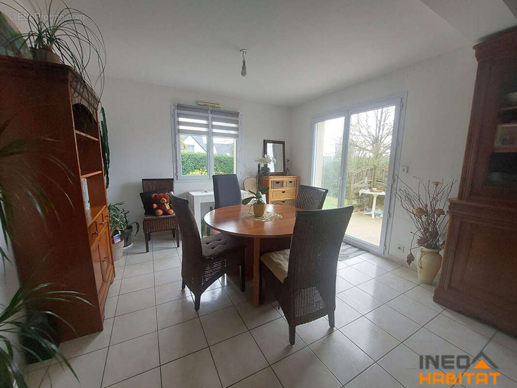 Maison à MONTREUIL-LE-GAST