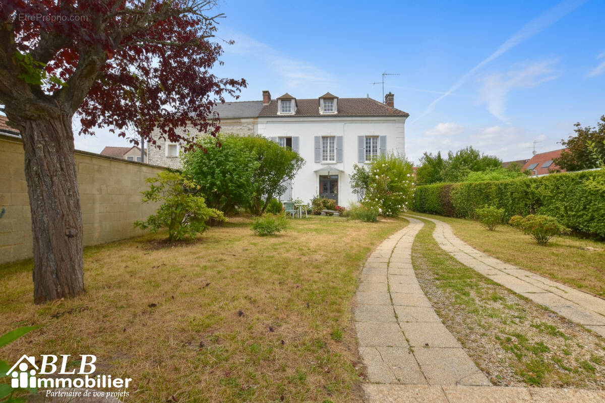 Maison à LE PERRAY-EN-YVELINES