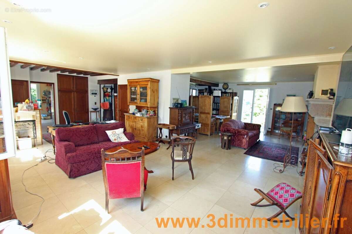 Maison 331 m² à Saint-Amour  - photo 4