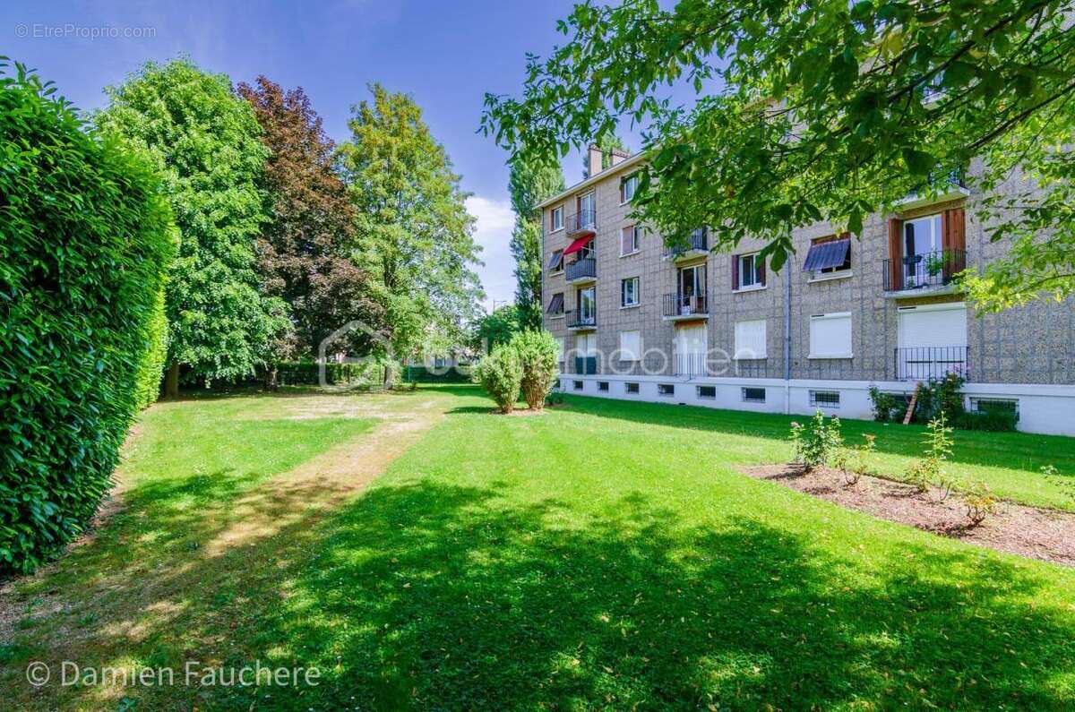 Massy Descartes, Appartement 4 pièces en très bon état, avec balcon, cave et garage ! - photo 13