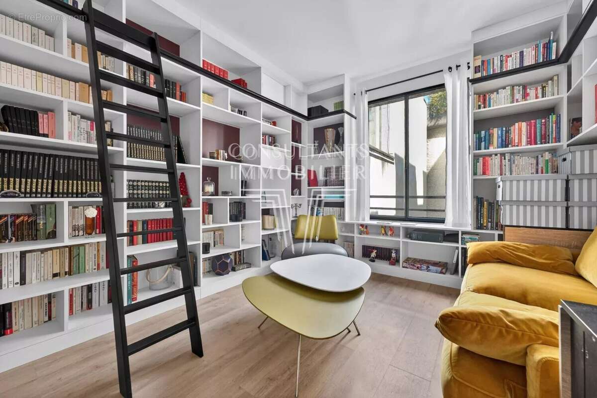 Appartement à PARIS-16E
