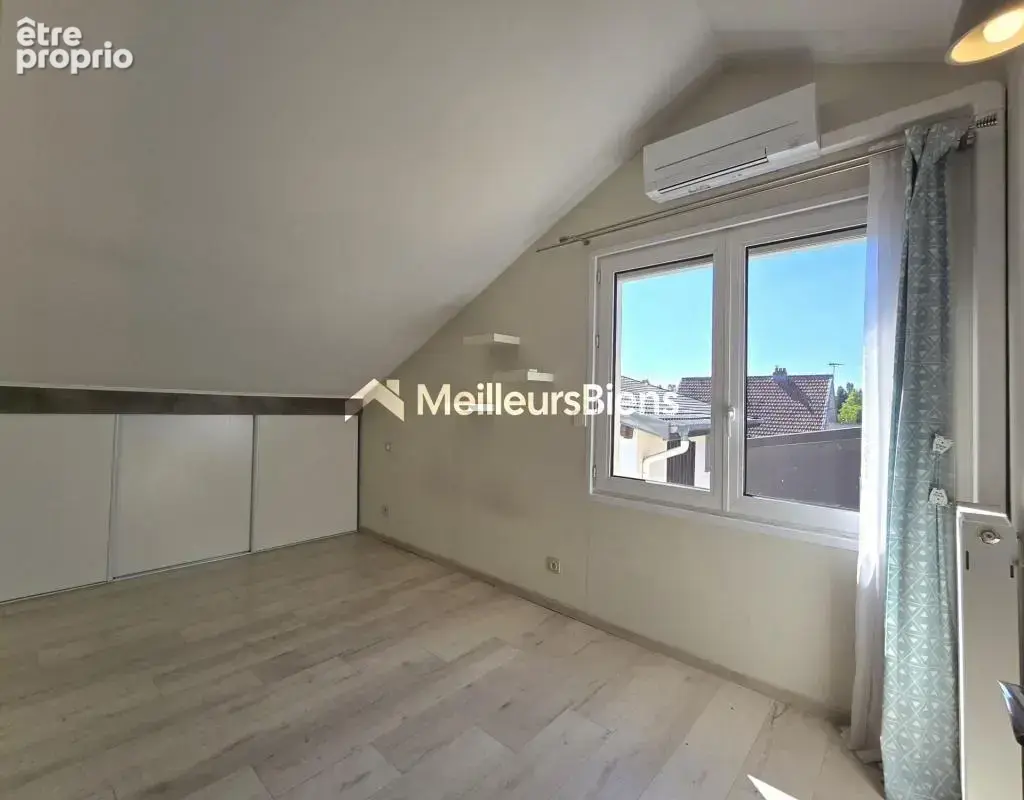 Maison climatisée et rénovée, 5 pièces dont 3 chambres, sous-sol avec garage et terrain clos - photo 7