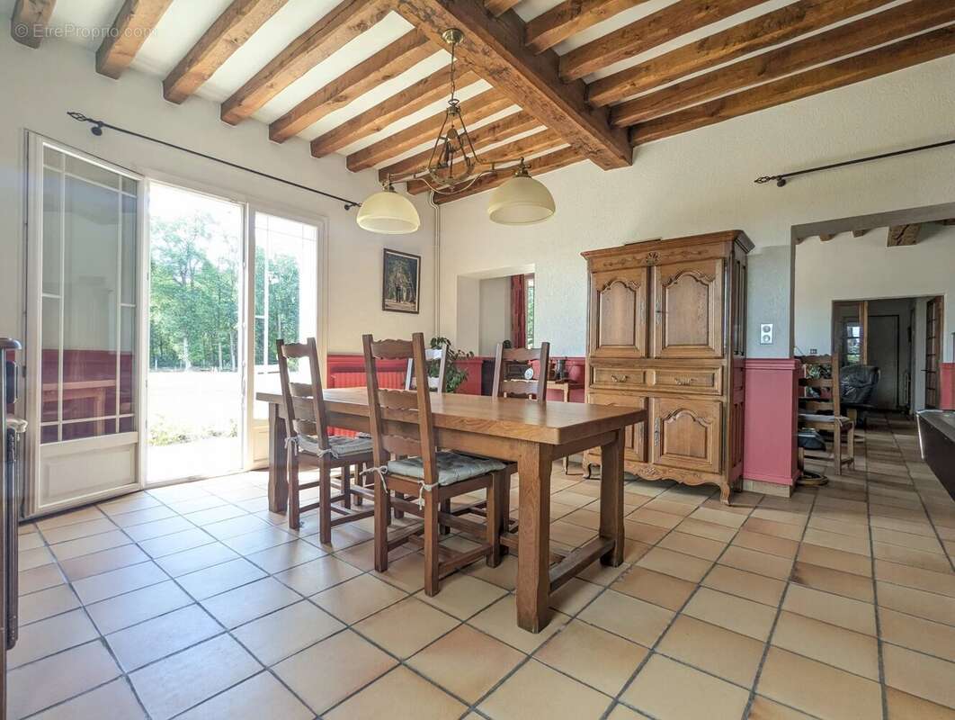 Maison de 218 m² sur une superbe parcelle de 15 948 m² - photo 8
