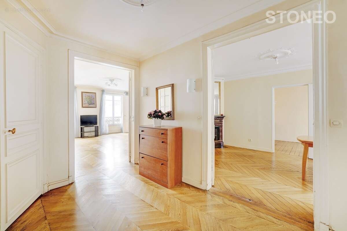 Appartement à PARIS-18E