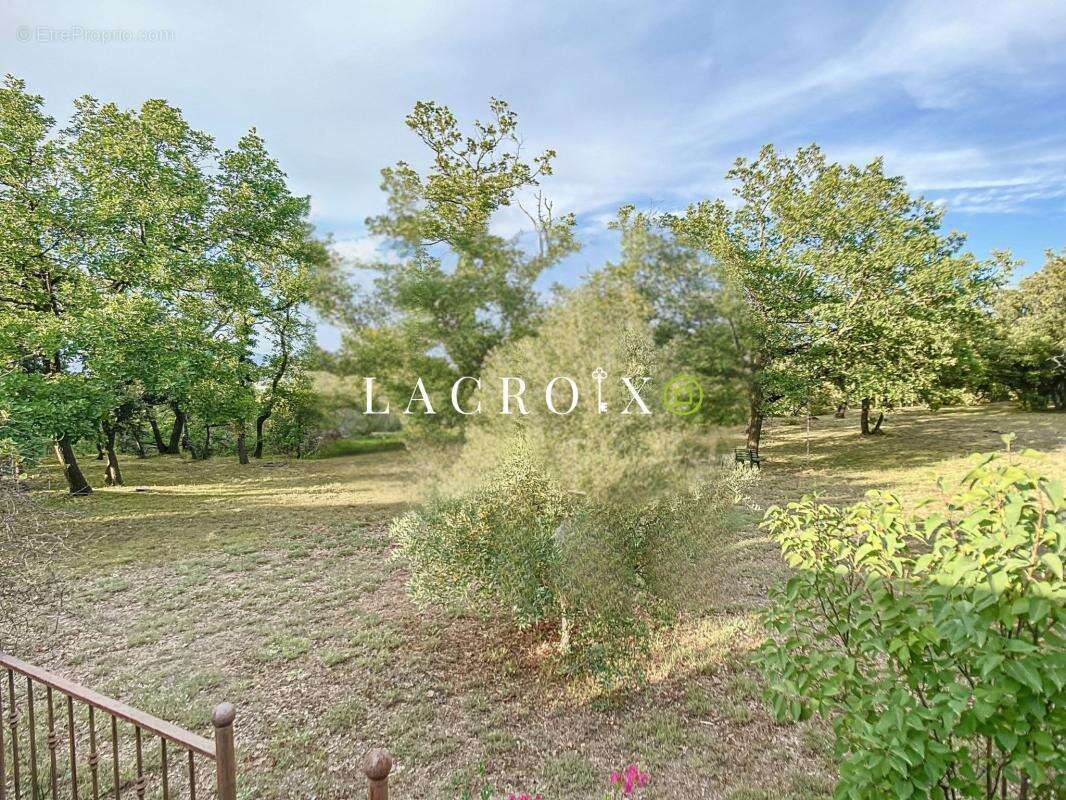 Terrain à MONTEUX