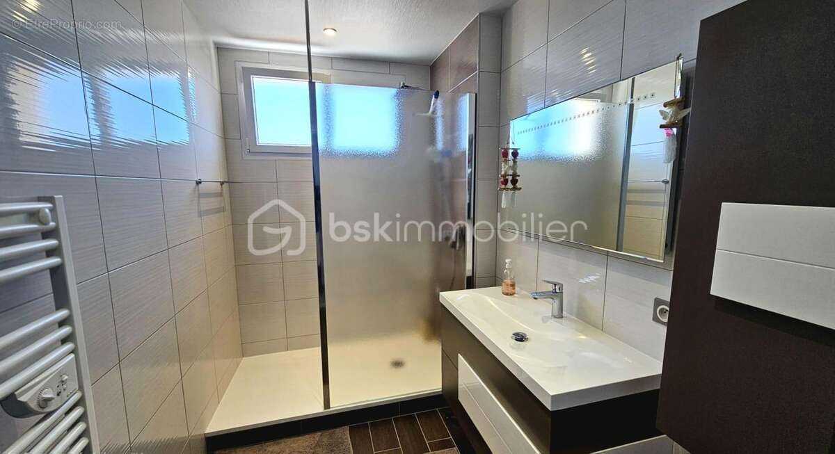 Appartement à LE COTEAU