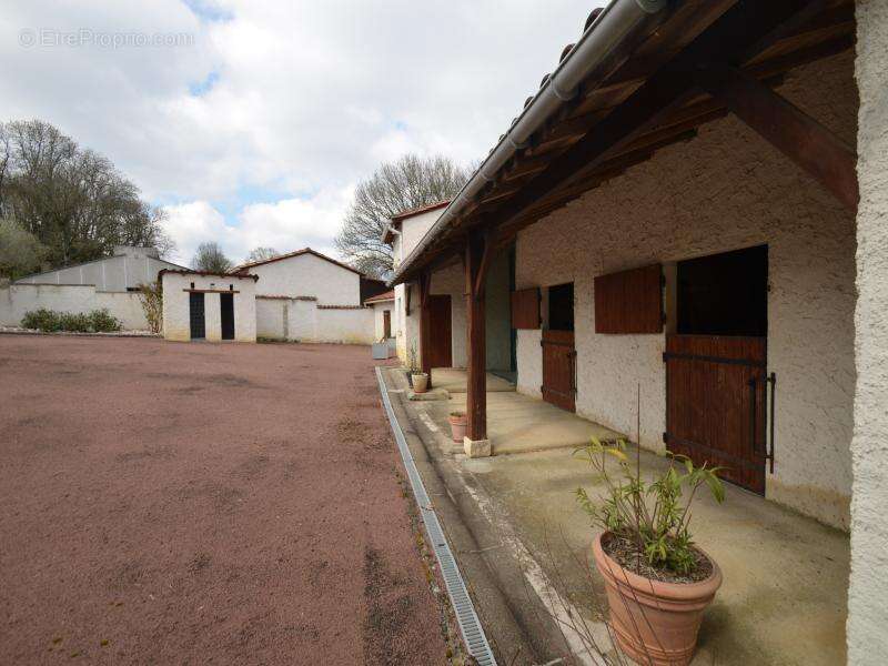 Maison à SAINT-GERMAIN-DU-SALEMBRE