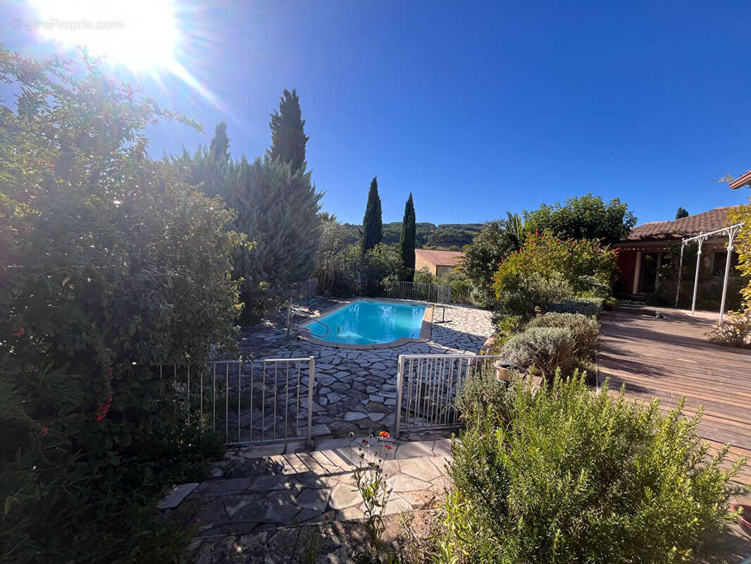 Maison à LE CASTELLET