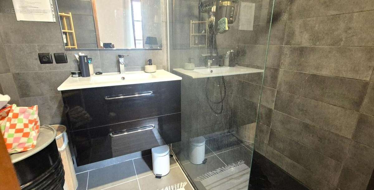 Belle Maison en Pierre ou de Caractère de 160 m² Entièrement Rénovée avec Cour de 140 m², Patio, Cave avec Chaufferie Gaz de 76  - photo 11